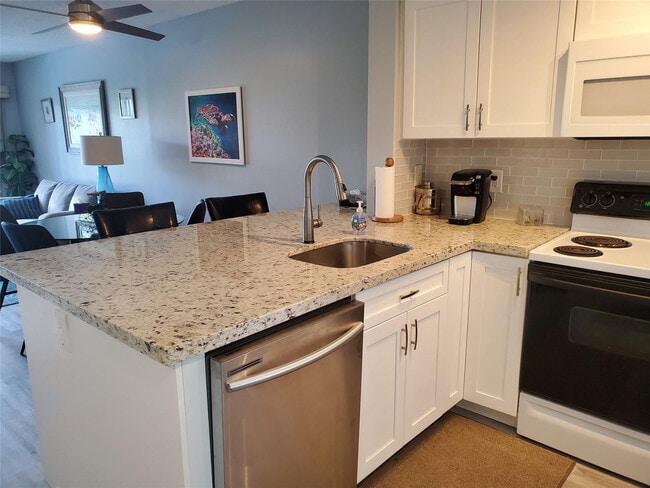 Photo - 2220 N Cypress Bend Dr Unit 405