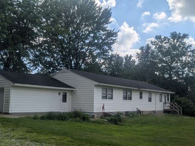 Photo - 225 E Mennonite Rd