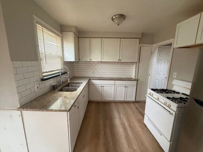 Photo - 3 Bedroom one and a half bath Rent Ready s...