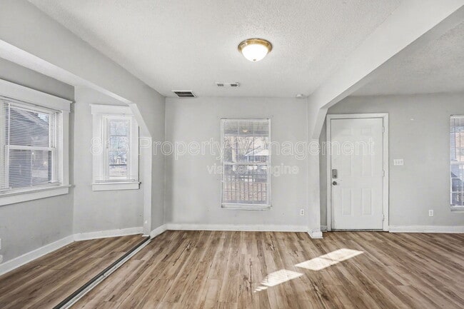 Photo - 7237 Wabash Ave