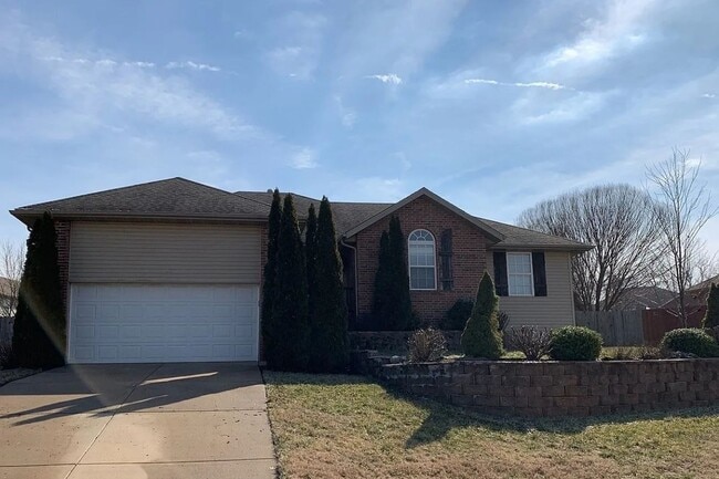 Building Photo - Gorgeous 3 Bedroom, 2 Bathroom Home in Nixa!