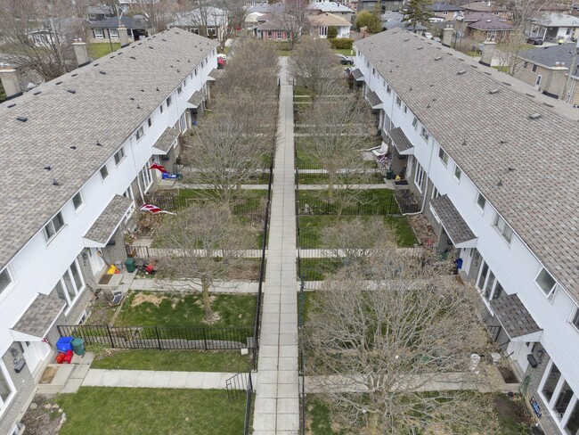 Building Photo - 1240 Ilona Park Rd