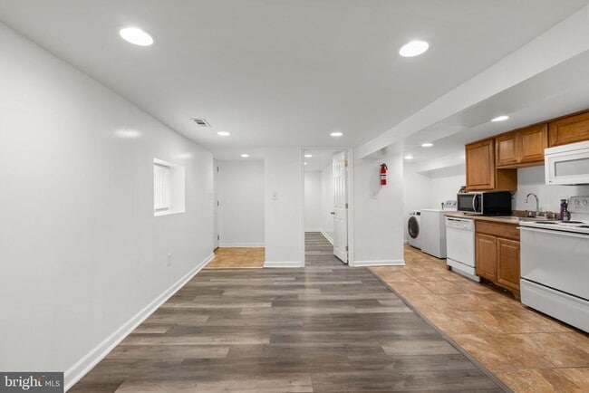 Photo - 141 Uhland Terrace NE