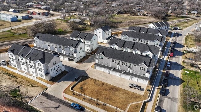 Building Photo - Purple Rail - Townhomes Priced by the Room