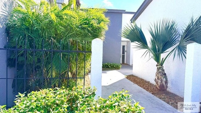 Photo - 322 McFadden Dr