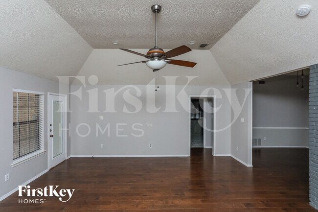 Photo - 408 Flagstone Dr