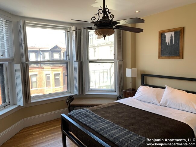 Building Photo - 48 Hereford St Unit 3