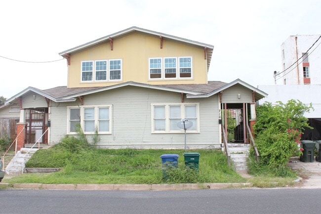 Building Photo - Charming Uptown Duplex in the Heart of Dow... Rental
