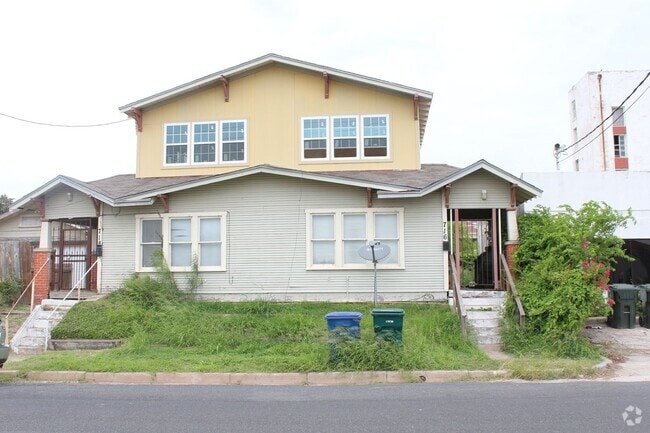 Building Photo - Charming Uptown Duplex in the Heart of Dow... Rental