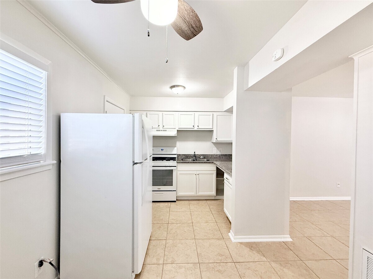 Photo - 1141 N Durham Dr Unit 9