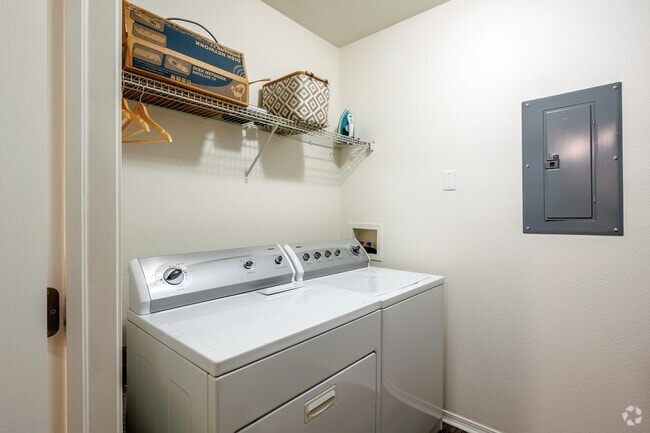 1BR, 1BA - 693SF