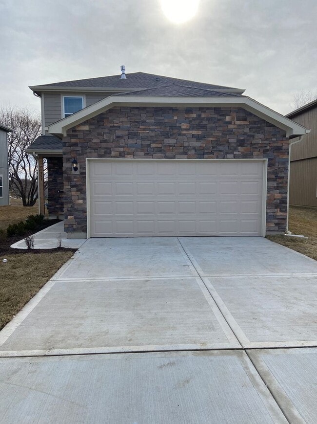 Photo - *Preleasing* Three Bedroom | Two and a Half Bath Home in Spring Hill