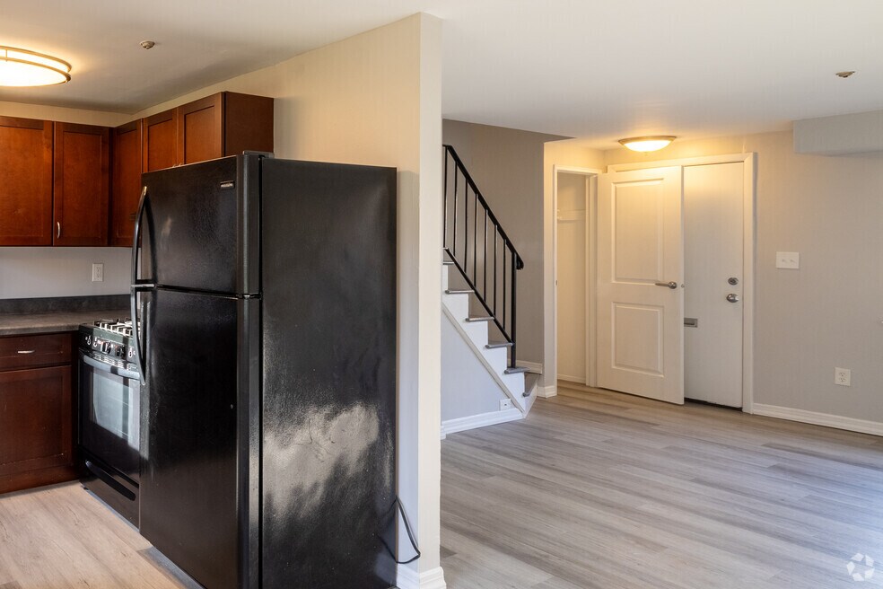 2BR, 1BA - 769SF - Kitchen and Living Room