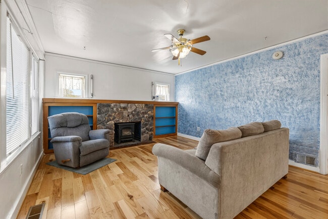 Photo - 735 N 2nd St