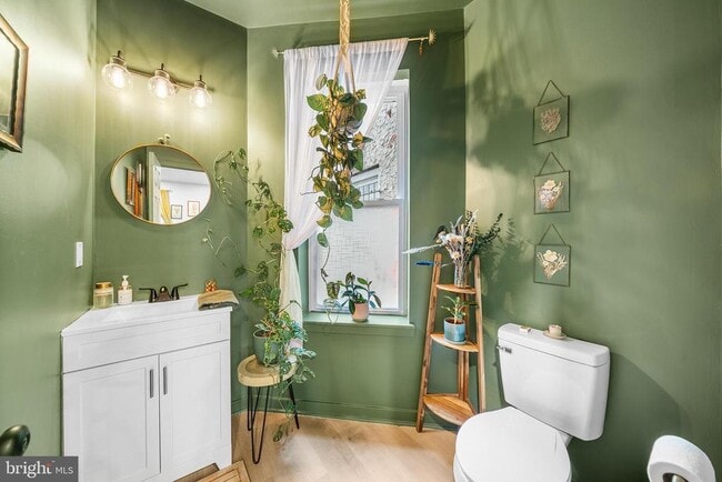 Photo - 5426 Irving St