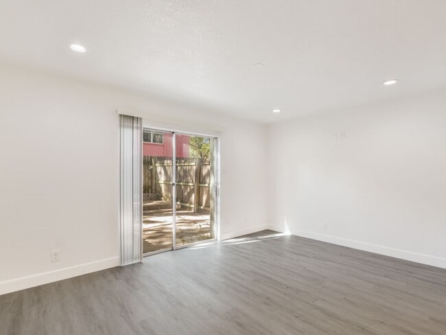 Photo - 3816 Southway Dr Unit 102