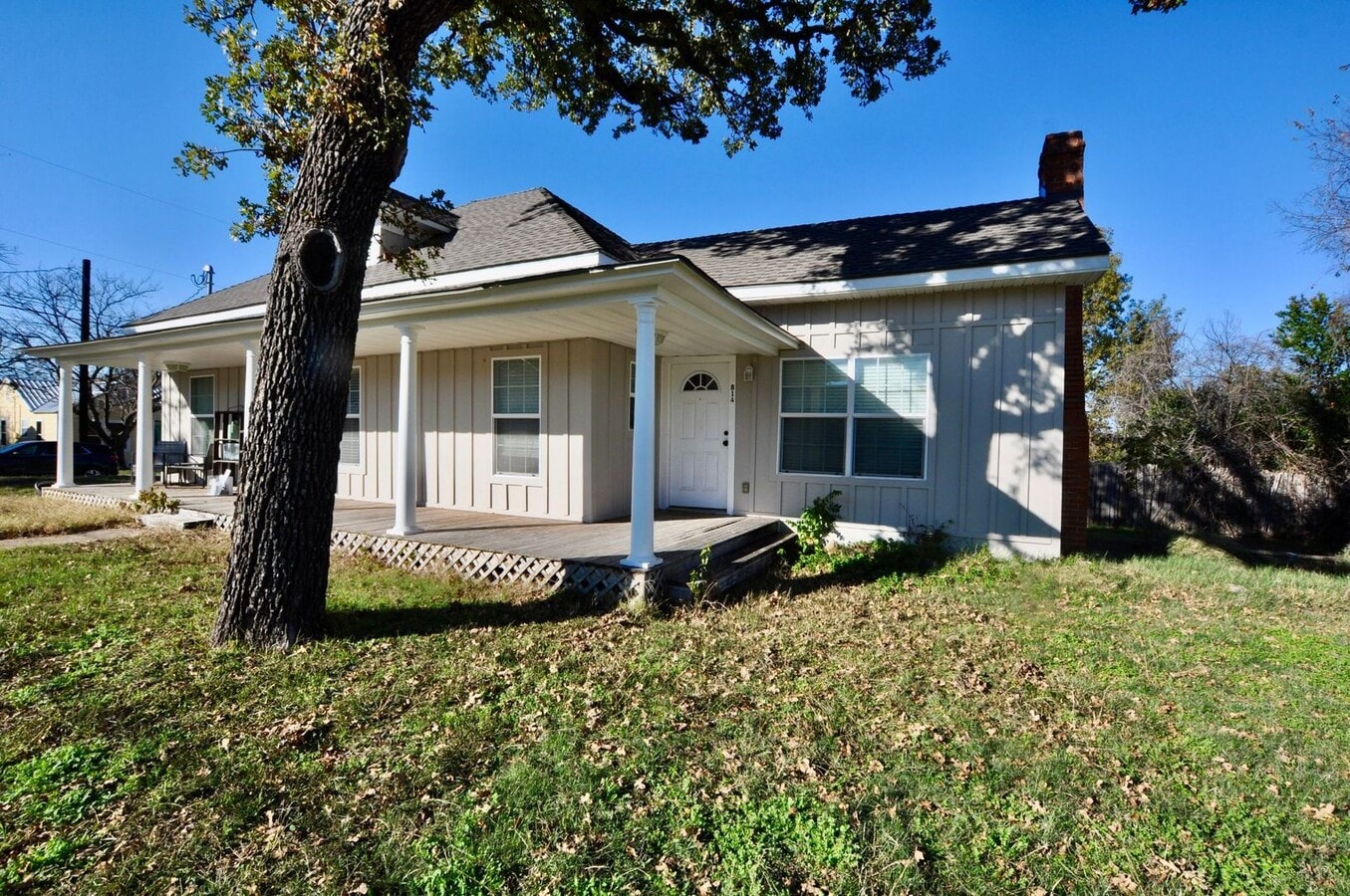 COMING SOON - FOR LEASE! Remodeled 2 Bedroom - 1 Bath Duplex with New Interior Paint & Wood Floors. - COMING SOON - FOR LEASE! Remodeled 2 Bedroom - 1 Bath Duplex with New Interior Paint & Wood Floors.