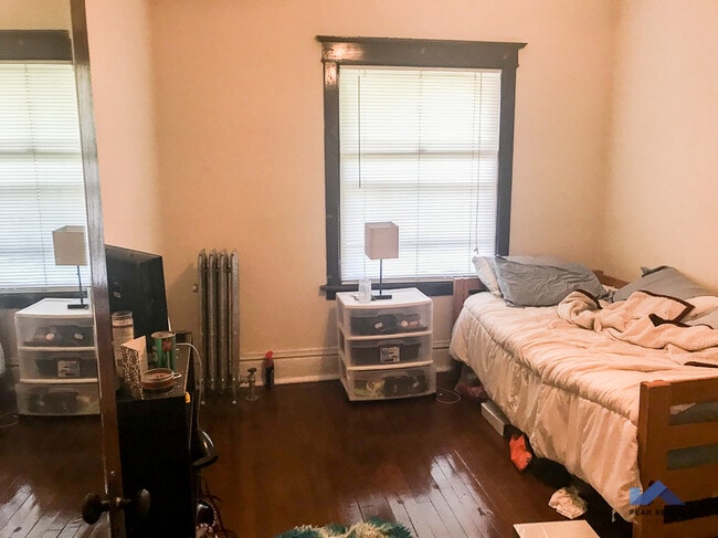 Photo - 1703-13 Ridge Ave.