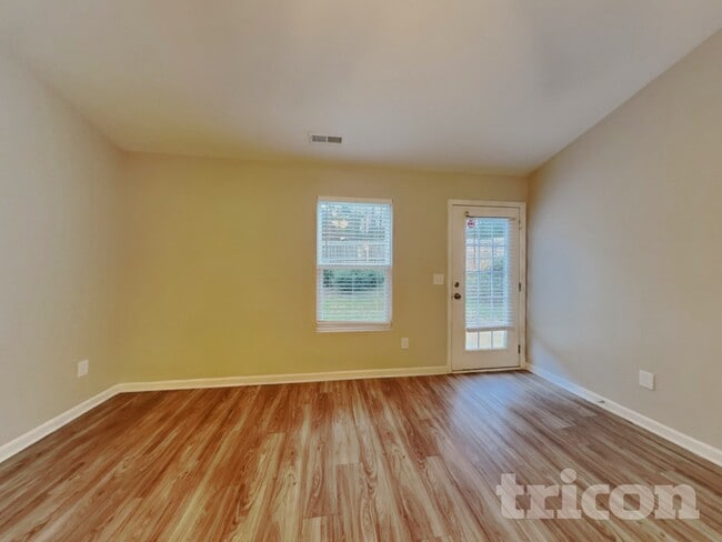 Photo - 304 Kendall Dr