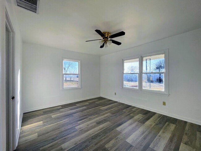 Photo - Cozy Modern Living – Bright 2-Bedroom Home Near Snyder High