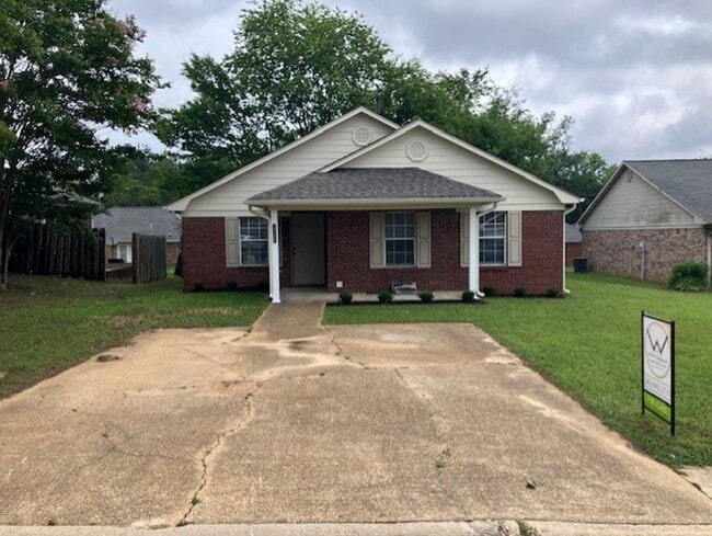 Building Photo - 3546 Crestview Rd Rental