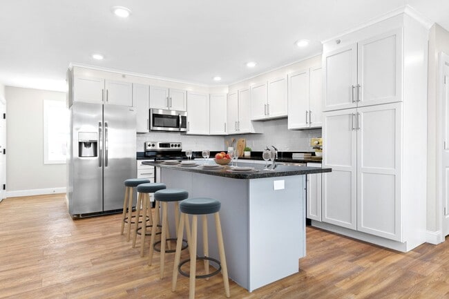 Photo - Third and Central Place