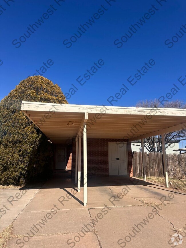 Building Photo - 3 Bed 2 Bath home with carport - Pets nego...