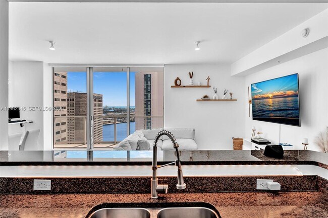 Photo - 300 S Biscayne Blvd Unidad 2916