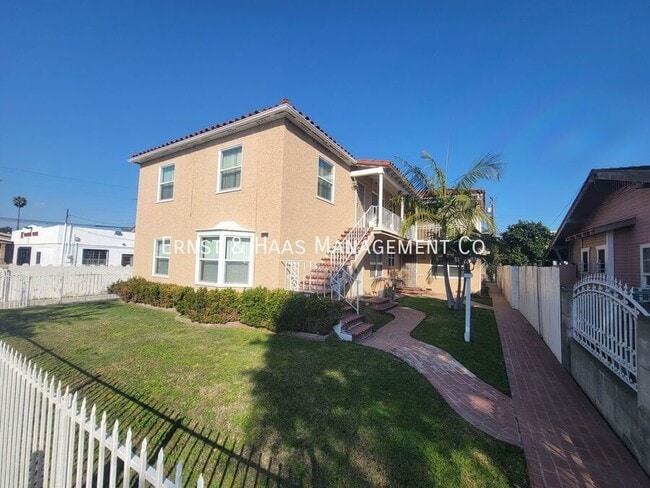 Building Photo - 932 Gardenia Ave Rental