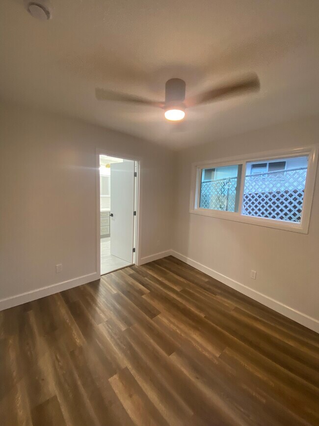 Bedroom with bathroom - 45-236 Popoki Pl