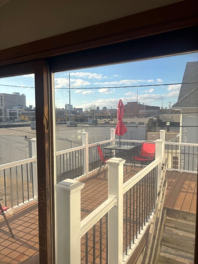 Building Photo - 317 8th St SE Unit 3