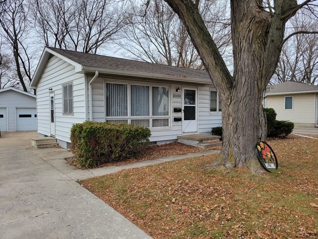 Building Photo - 4 Bed 2 Bath house for Rent!