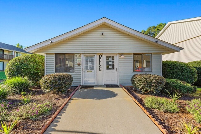 Photo - Country Creek Apartments