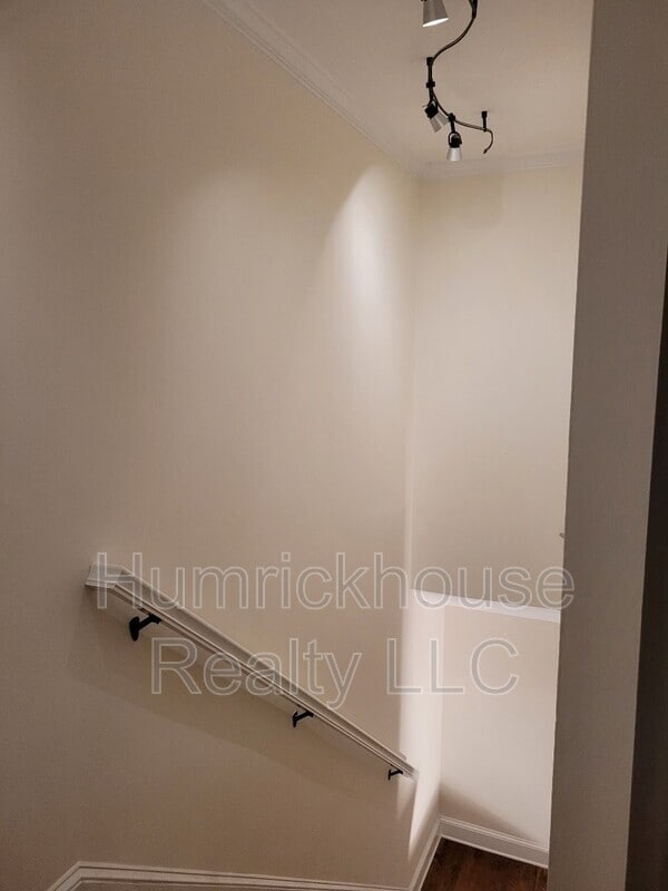 Photo - 3228 Barnhill Dr