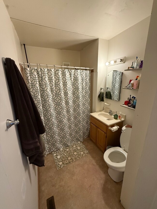 Photo - 610 Niagara St