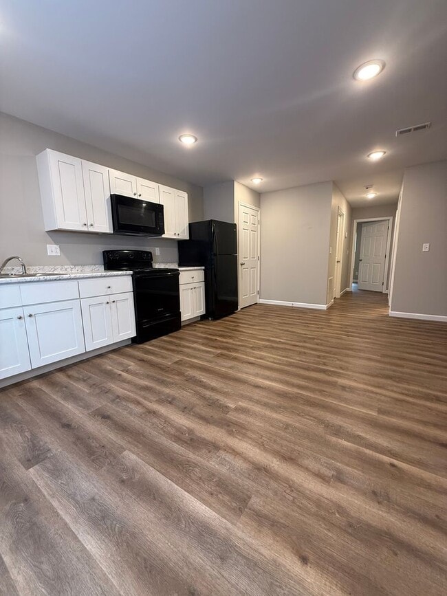 Building Photo - 2 Bedroom 1 Bathroom Apartment in Jackson, MO Unit 142-204