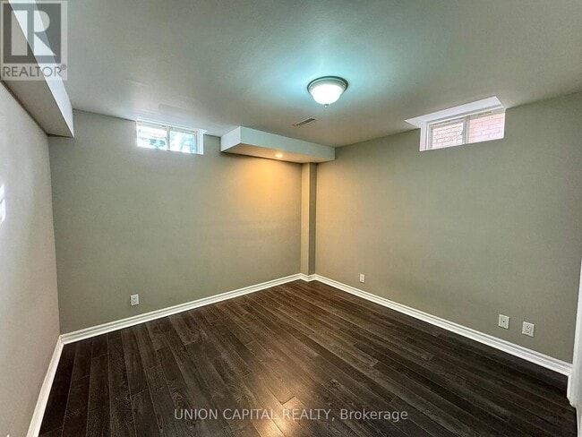 Photo - 73 Manston Crescent