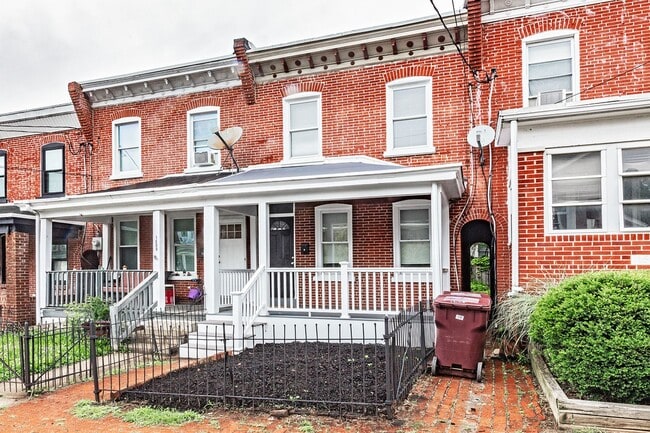 Building Photo - 3 bedroom, 1 bath, newly renovated home in Little Italy