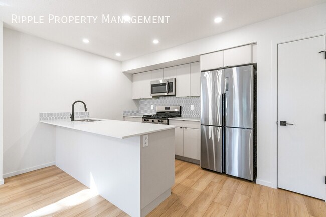 Building Photo - Modern 3 Beds, 2.5 Baths Main Floor/ Upper | Pets Allowed