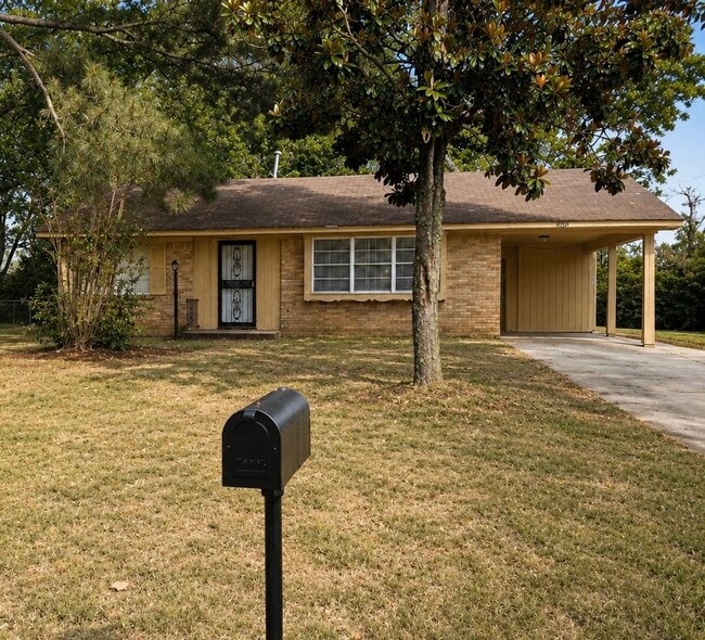 Building Photo - Available Now in 38109 | Spacious 3 Bed, 1 Bath Home for Rent