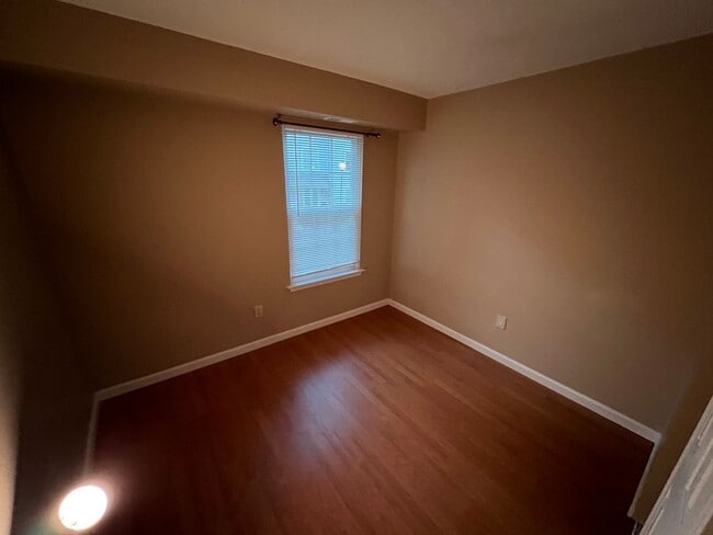 Newtown Grant 2 bedroom condo available Jul 1 - Newtown Grant 2 bedroom condo available Jul 1