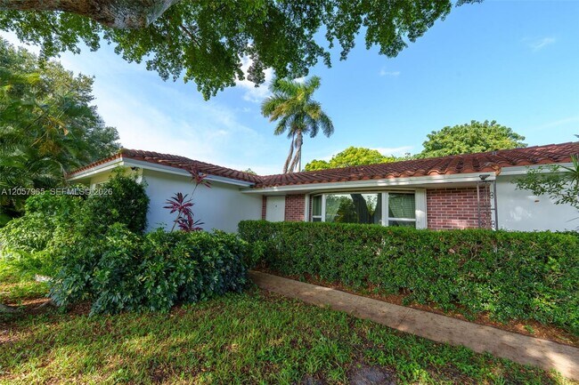 Photo - 740 Ridgewood Ln
