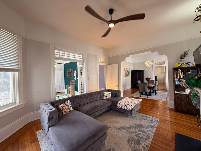 Photo - Spacious 4bed/ 3bath home located in the heart of Uptown - Partially furnished *** Unit 1660