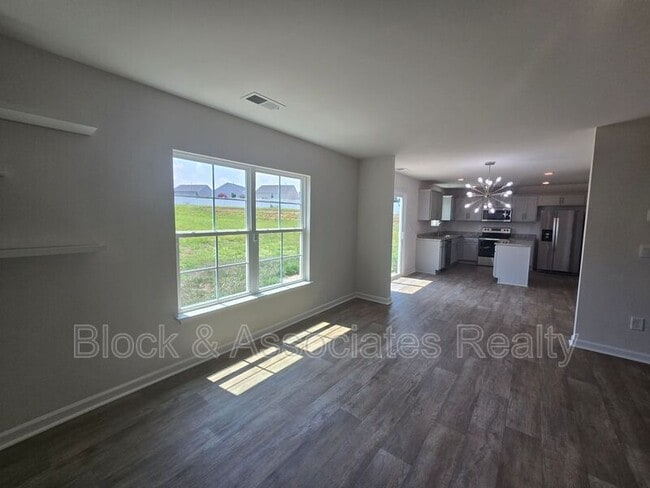 Photo - 310 Beresford Wy