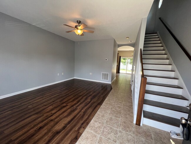 Photo - End Unit Towhouse with 2 Suites and Fenced...