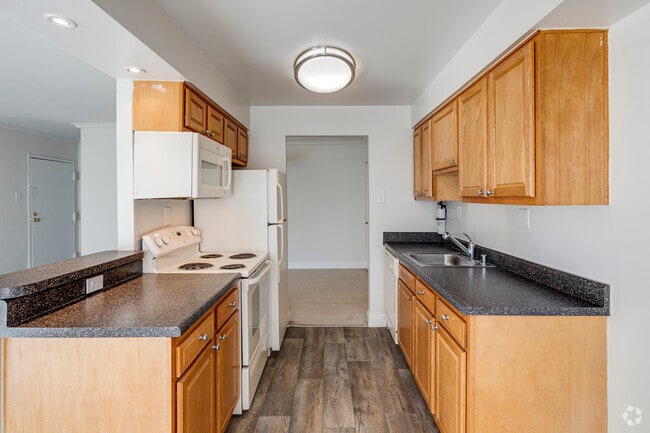 2BR, 1.5BA - 873SF