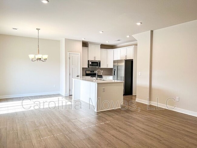 Photo - 535 Martin Crk Dr