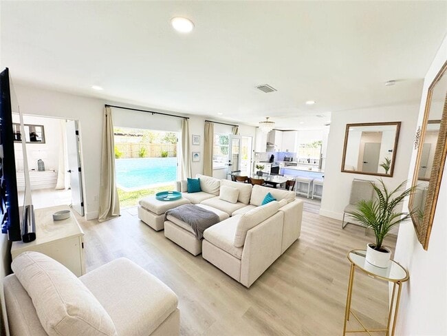 Photo - 111 N Cirus Ave