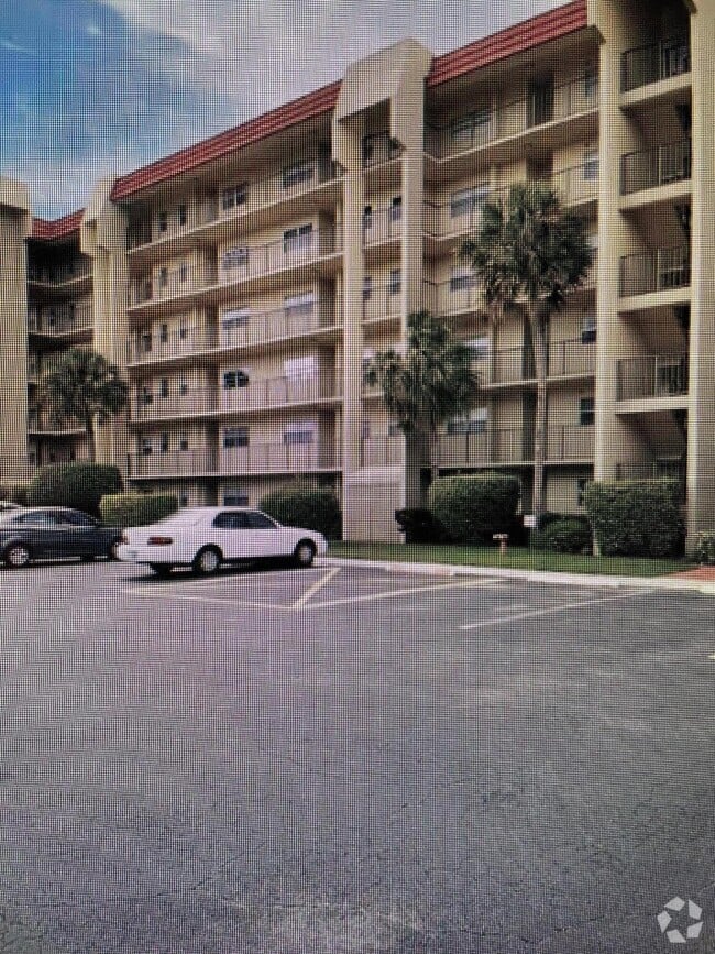 Building Photo - 3661 Via Poinciana Unit 214 Rental