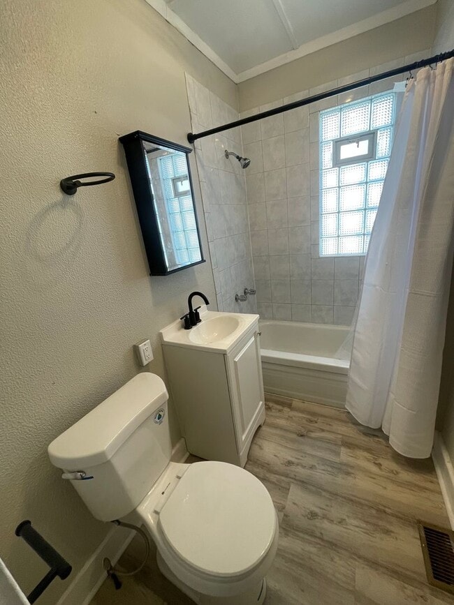 Photo - 2524 N Weil St Unit 2524 N Weil St Lower